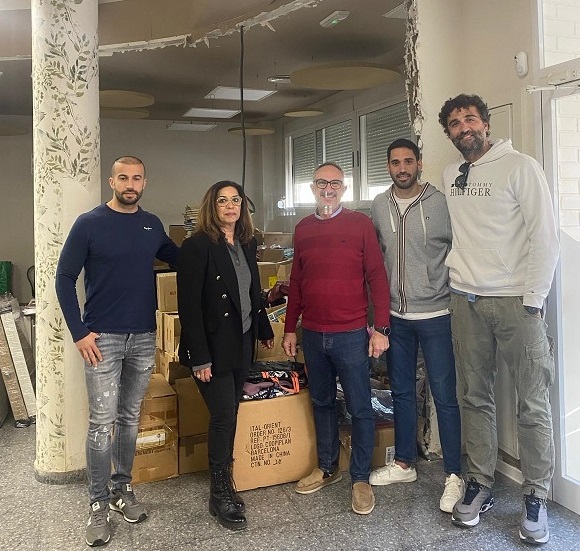 Entrega de material donado al Colegio Sedaví
