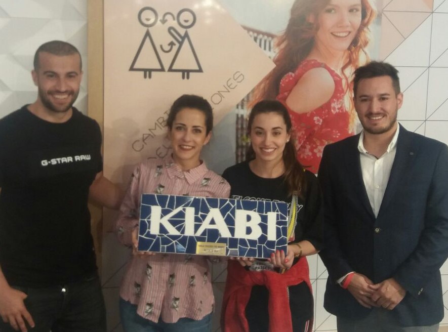 La tienda de Kiabi en Elche dona más de 1.500 prendas de ropa a jóvenes a través de la Red Nodus