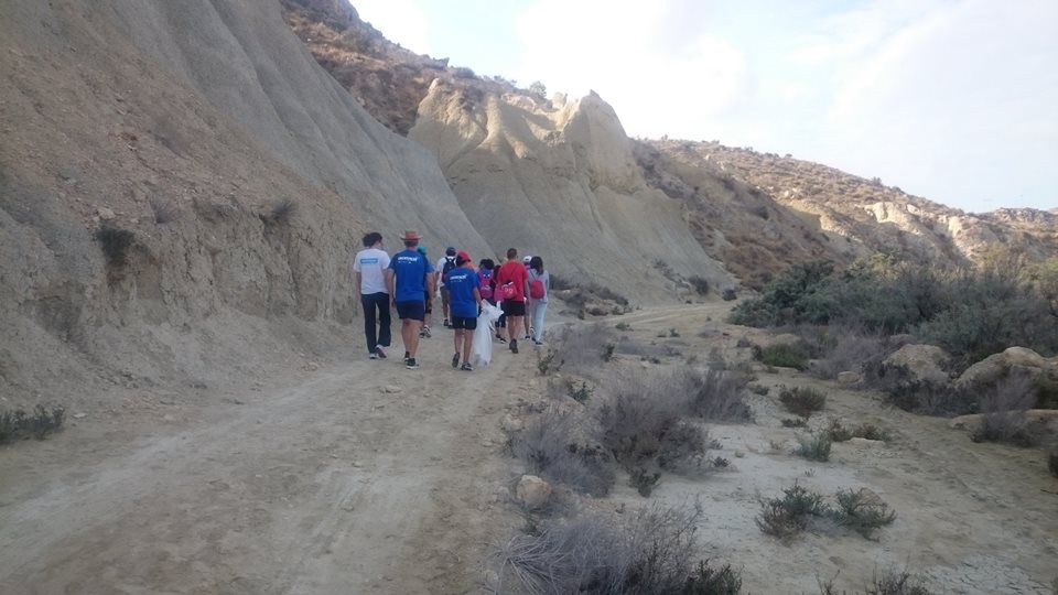 Jóvenes de los centros Baix Maestrat, Sant Sebastià y Els Reiets participan en la Jornada de Acciones Ambientales organizada por Decathlon España