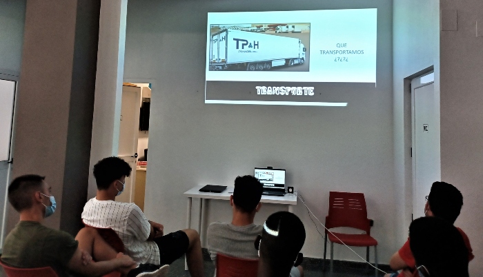 Varias empresas adheridas a la Red Nodus realizan acciones de mentoring con 55 jóvenes en Caudete (Albacete) a través del proyecto ‘Construyamos en Red’. Red Nodus 2021.