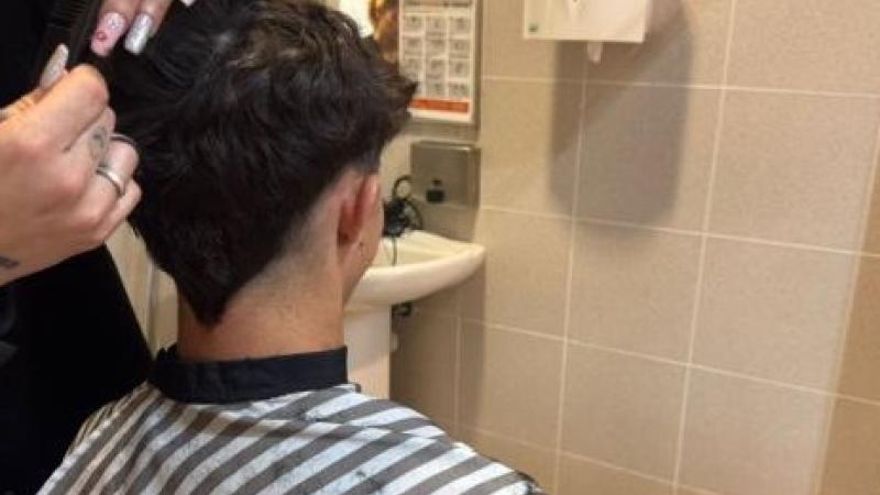 Corte de pelo a un joven usuario de Fundación Diagrama